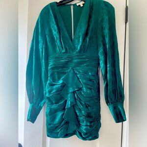 Green long sleeve mini dress